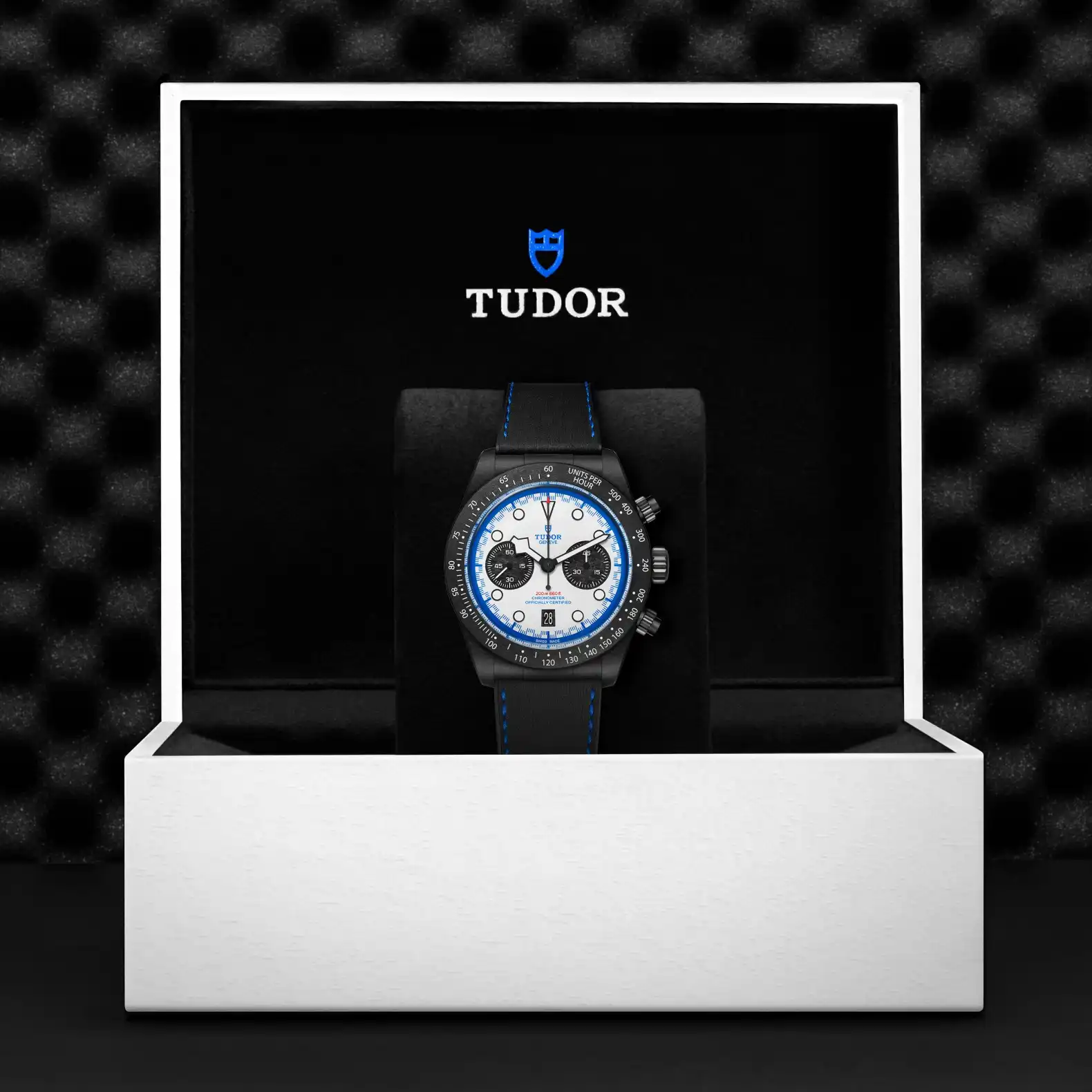 TUDOR BLACK BAY CHRONO CARBON 2025 M79377KN-0001